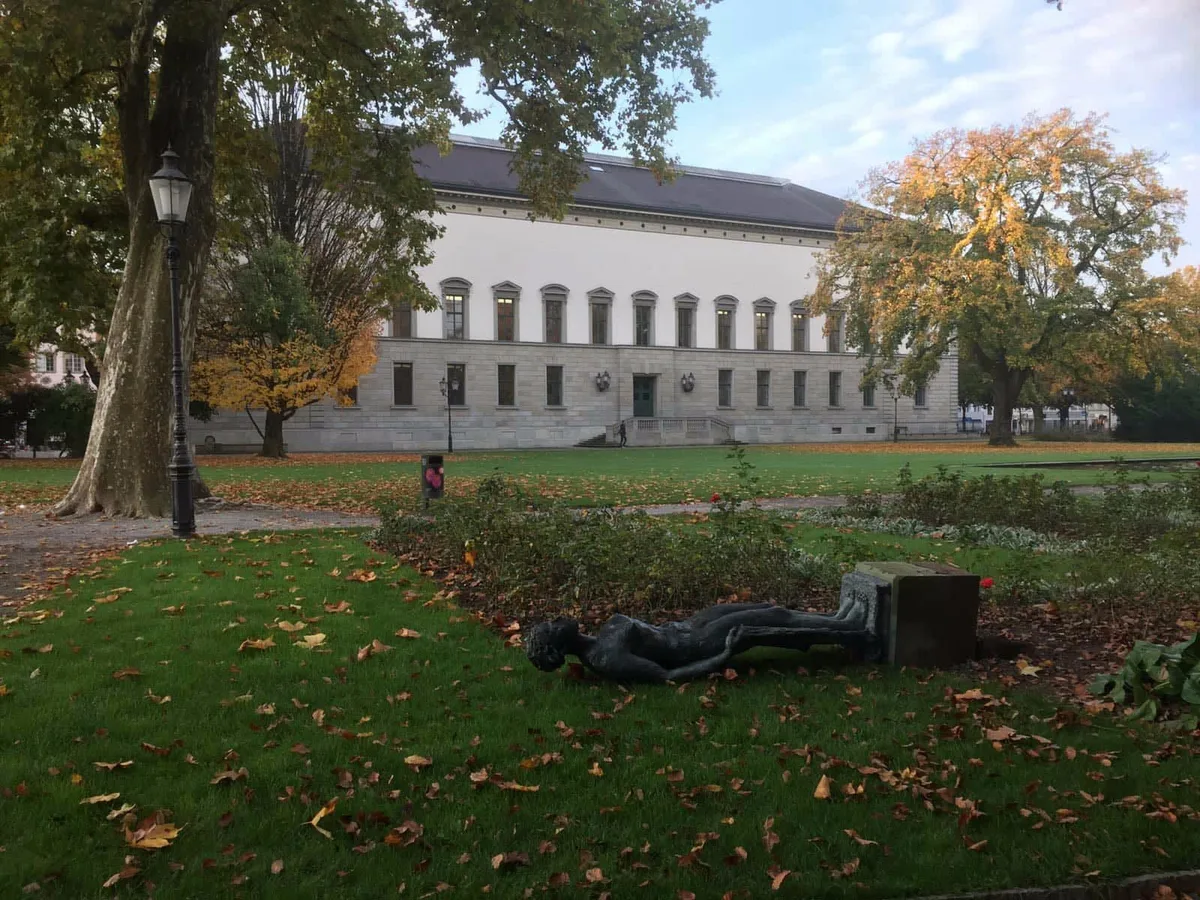 22712103_10212559876624512_1004748679_o Die Vandalen warfen unter anderem eine der Statuen im Stadtpark um.
(Bild: zvg) , Der Stadtpark Winterthur wurde Opfer von Vandalismus.
(Bild: zvg), Der Stadtpark Winterthur wurde Opfer von Vandalismus.
(Bild: zvg) , Auch der herumliegende Müll sticht ins Auge.
(Bild: zvg)