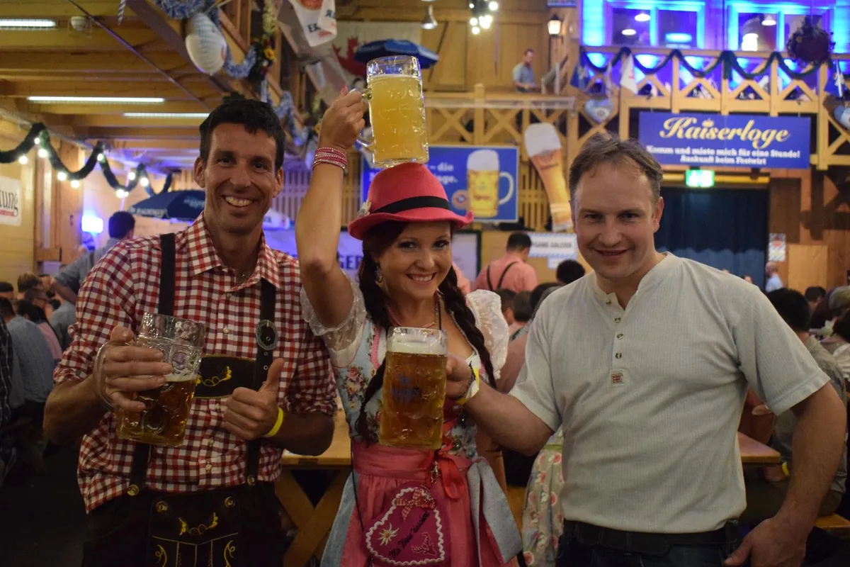 12_oktoberfest Nach dem Motto «Hoch die Krüge» wurde in der Reithalle gefeiert.
(Bild: Talina Steinmetz)