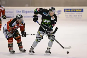 sport_15012015_eishockeyeiewikings_dku_8_preview EIE-Spieler Michael Sommer (rechts) traf gegen Luzern gleich viermal. (Archivbild: David Kündig)