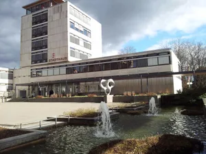 stadthaus_uster_011 Die Stadt Uster gehört nicht zu den Unterzeichnern der Charta. (Bild: Mike Gadient), Innenminister Alain Berset versucht seit über einem Jahr Kantone und Gemeinden für eine Unterzeichnung der «Charta der Lohngleichheit im öffentlichen Sektor» zu bewegen. (Bild: Keystone)