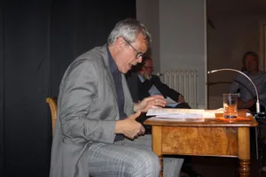 img_8470 Autor Dieter Zwicky liest aus seinen Romanen «Hihi, mein argentinischer Vater» und «Slugo. Ein Privatflughafengedicht» (Bild: David Marti)