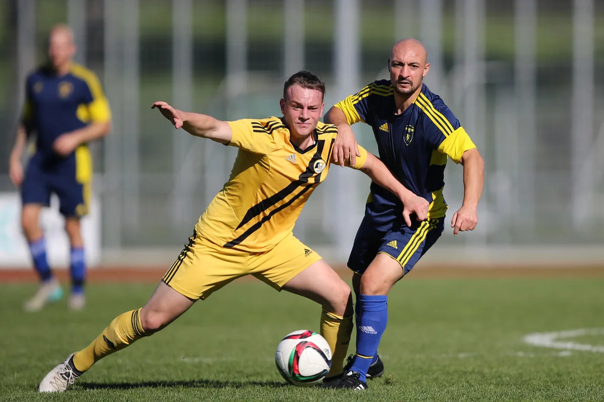 sport_15102017_wetzikonfaellanden_dku_2_ Positiv in Erscheinung getreten: Fällanden mit Spielertrainer Nelson Vaz, hier gegen den Wetziker Marcel Huber. (Archivbild: David Kündig), Im Tabellenkeller: Winikons Gürkan Izmirlioglu gegen den Fehraltorfer Antonio Romano. (Archivbild: Robert Pfiffner) , In arger Rücklage aufgrund des hohen Punkteabzugs: Glattals Senih Ergemi wird vom Pfäffiker Mustapha Ceesay ausgespielt. (Archivbild: Robert Pfiffner), Oft nur durch Fouls zu stoppen: Brüttisellens Walter Joel Azevedo Coelho in einem Spiel gegen Effretikon (Orlin Ulrich). (Archivbild: David Kündig), Mit viel Gefühl: Effretikon im Spiel gegen Leader Wallisellen. (Archivbild: Fabio Meier)