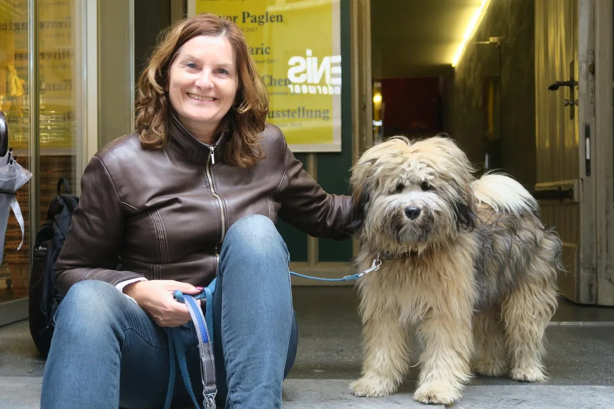 tierliebe_16-11-2017 Brigitte Braun und Hündin Nyima schlendern gerne zusammen durch die Altstadt.
(Bild: Talina Steinmetz)