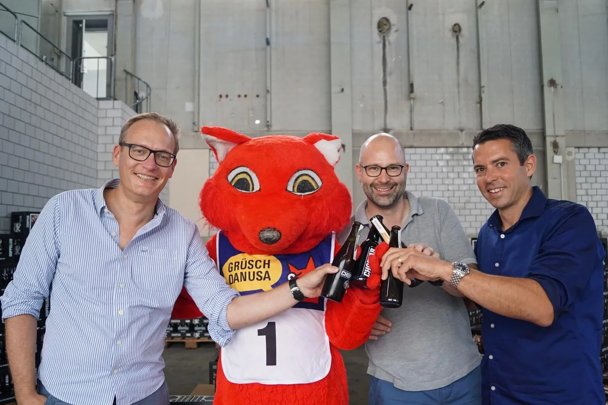 dsc07436 Das Maskottchen von Grüsch-Danusa hat Gefallen am Doppelleu-Bier gefunden.
(Bild: zvg)