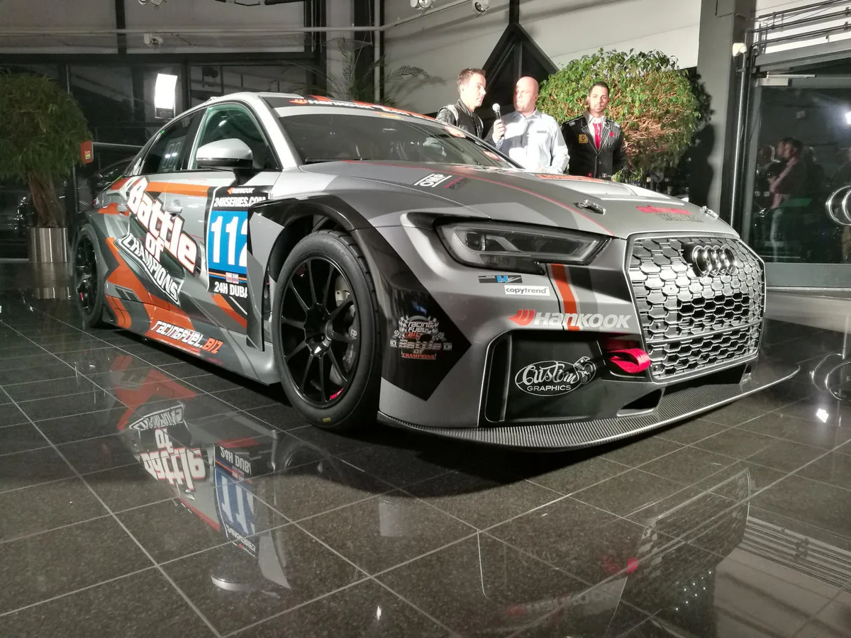 img_20171123_194645_1 Star des Abends war der nagelneue Audi RS3 LMS Rennwagen.
