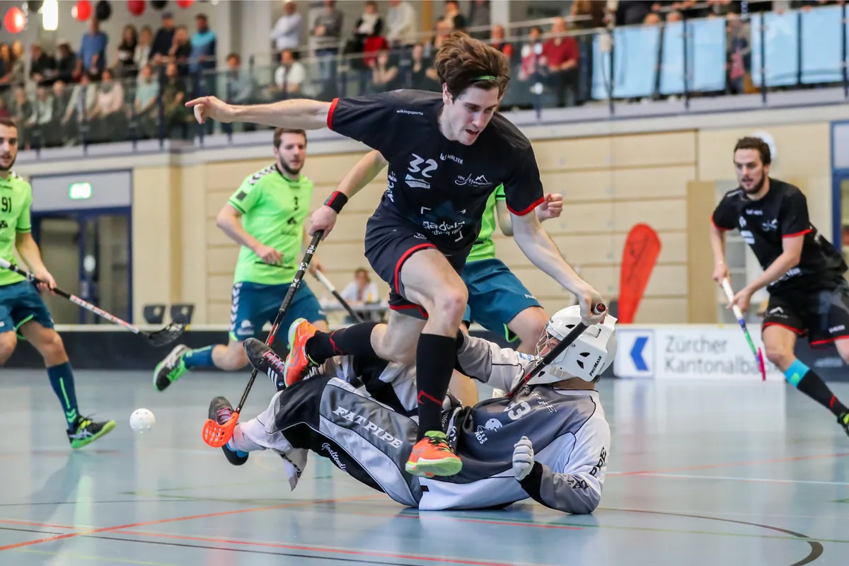 Dem UHC Pfannenstiel (Thomas Huber, vorne) misslang die Doppelrunde am Wochenende. (Archivbild: Christian Merz)