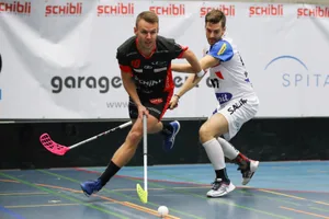 sport_18112017_unihockeyusterkloten_dku__1__preview Oskar Henriksson (links) schoss den UHC Uster gegen GC in der Verlängerung ins Glück. (Archivbild: David Kündig)