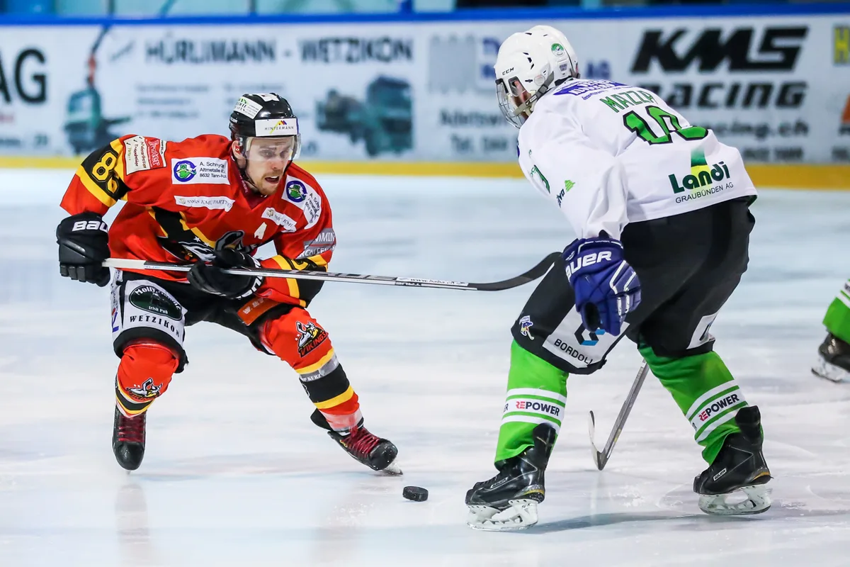 sport_09032017_eishockey_crm_04_preview Andy Rüegg und die Dürnten Vikings feiern den neunten Sieg im neunten Spiel. (Archivbild: Christian Merz)