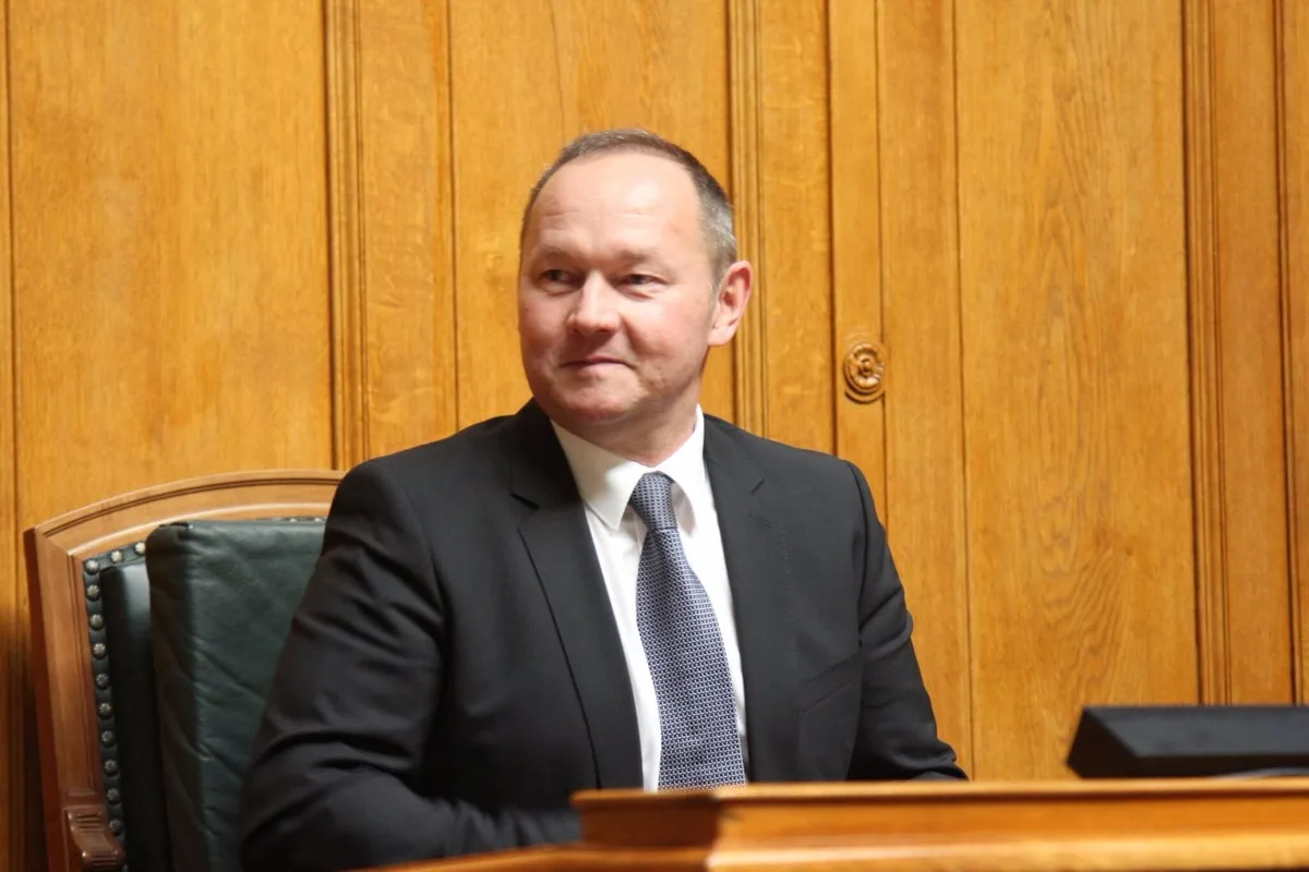 juerg_stahl Jürg Stahl hat sein Amtsjahr als Nationalratspräsident hinter sich.
(Bild: zvg) , Dominique de Buman wird sein Nachfolger.
(Bild: zvg) , Nik Gugger tritt als Nachfolger von Maja Ingold in den Nationalrat ein.
(Bild: zvg) , Das Bundeshaus in Bern - ab heute läuft die Wintersession.
(Bild: zvg)