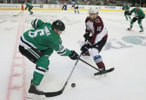 1508029814821_preview Der Wermatswiler Sven Andrighetto (rechts) im Spiel gegen die Dallas Stars. (Bild: Keystone)