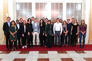 sjf_bp_empfang2017_10 Dominic Bieri (ganz links) und weitere Jugendliche durften mit Doris Leuthard (Mitte) einen Tag im Bundeshaus verbringen. (Bild: zvg), Der Mönchaltorfer Dominic Bieri und weitere Jugendliche durften mit Doris Leuthard einen Tag im Bundeshaus verbringen. (Bild: zvg), Der Mönchaltorfer Dominic Bieri und weitere Jugendliche durften mit Doris Leuthard einen Tag im Bundeshaus verbringen. (Bild: zvg), Der Mönchaltorfer Dominic Bieri und weitere Jugendliche durften mit Doris Leuthard einen Tag im Bundeshaus verbringen. (Bild: zvg), Der Mönchaltorfer Dominic Bieri und weitere Jugendliche durften mit Doris Leuthard einen Tag im Bundeshaus verbringen. (Bild: zvg), Jungforscher durften mit Doris Leuthard einen Tag im Bundeshaus verbringen. (Bild: zvg)