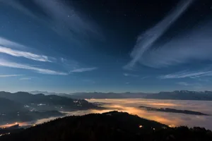 sternenhimmel Das Siegerbild zeigt einen wunderschönen Nachthimmel über dem oberen Zürichsee. (Fabian Scheiwiller)