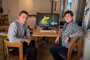 uster_18122017_hoerfilm_sbo_8_preview Urs Lüscher und Susanne Fehr in ihrem «Studio». (Bild: Seraina Boner)