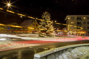 2017-12-09_lichterglanz_im_ochsenkreisel_2 Der weihnächtlich geschmückte Ochsenkreisel in Wetzikon gefiel den Lesern am besten. (Monika Dubach)
