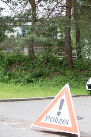 uster_09062017_polizeieinsatz_nag-30 Ein brennendes Blumenkistchen löste in Uster einen Polizeieinsatz aus. (Archivbild zo)