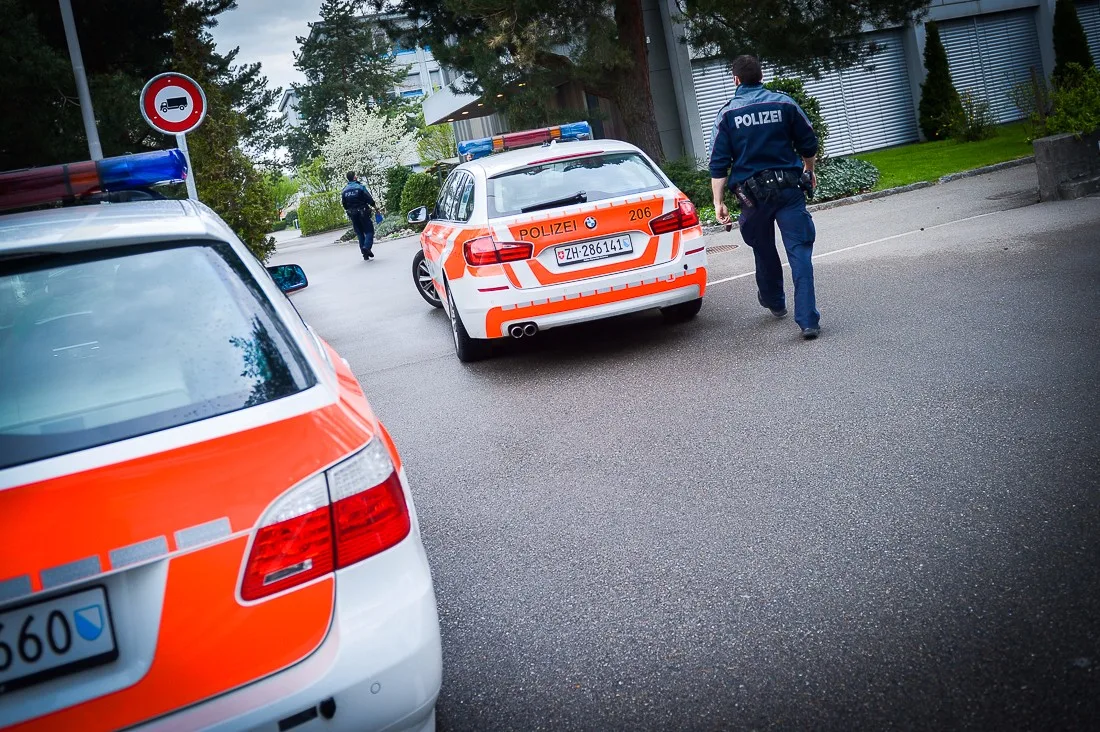 Die Stadtpolizei hat vermehrt mit falschen Polizisten zu kämpfen. Diese fordern, vor allem von Rentnern, hohe Geldbeträge ein. 

(Symbolbild: Stadtpolizei Winterthur)
