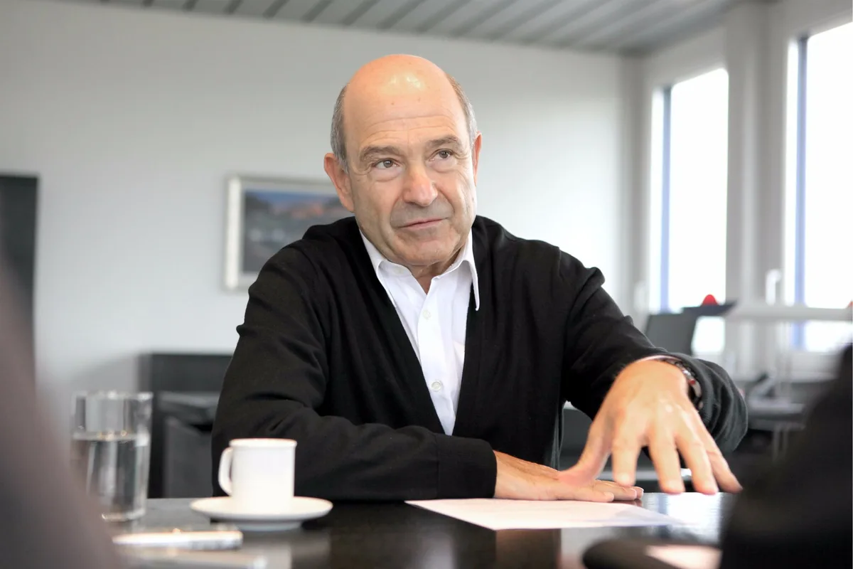 sauber-glg_ Auch heute noch steigt Peter Saubers Puls, wenn er sich am Fernseher ein Formel-1-Rennen anschaut.
(Archivbild Gesa Lüchinger)