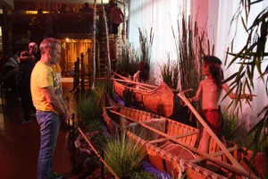 img_2180 Besucher betrachten die neue Szenerie mit den Kanus. (Bild: David Kilchör), Besucher betrachten die Szenerie mit dem Tipi. (Bild: David Kilchör), Besucher schauen die Wildtierszenerie an. (Bild: David Kilchör), Besucher nehmen Indianerkleidung und -schmuck in den Vitrinen unter die Lupe. (Bild: David Kilchör), Besucher betrachten die neue Szenerie mit den Kanus. (Bild: David Kilchör), Impressionen von der Wiedereröffnung des «Indian Land Museums». (Bild: Gaby Indermaur), Impressionen von der Wiedereröffnung des «Indian Land Museums». (Bild: Gaby Indermaur), Impressionen von der Wiedereröffnung des «Indian Land Museums». (Bild: Gaby Indermaur), Impressionen von der Wiedereröffnung des «Indian Land Museums». (Bild: Gaby Indermaur), Impressionen von der Wiedereröffnung des «Indian Land Museums». (Bild: Gaby Indermaur), Impressionen von der Wiedereröffnung des «Indian Land Museums». (Bild: Gaby Indermaur), Impressionen von der Wiedereröffnung des «Indian Land Museums». (Bild: Gaby Indermaur), Impressionen von der Wiedereröffnung des «Indian Land Museums». (Bild: Gaby Indermaur)