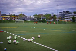 buchholz_preview Die Sportanlage Buchholz bekommt mit dem Fahrplanwechsel 2019 eine eigene Haltestelle: Der Bus fährt dann im Halbstundentakt bis zu den Sportanlagen. (Foto: Seraina Boner)