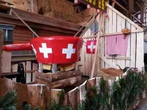 20180106_131132_2 Wagenbau der Fasnachtsclique von Sandra Pauli. Ihr diesjähriges Motto: «Chli stinke muess es.» (Foto: PD)