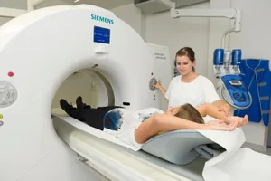 spital_uster_strahlenschutz Jede Röntgenuntersuchung belastet den Körper mit Strahlen. Wie stark die Belastung des Körpers ist, hängt von
der Körperregion und insbesondere von der gewählten Art der Untersuchung ab. (Foto: PD)