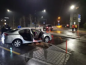 unfall_wetzikon Bei der Kollision am Kreisel Rapperswiler-/Grüningerstrasse schleuderte ein Auto in die Rabatte. (Foto: PD)