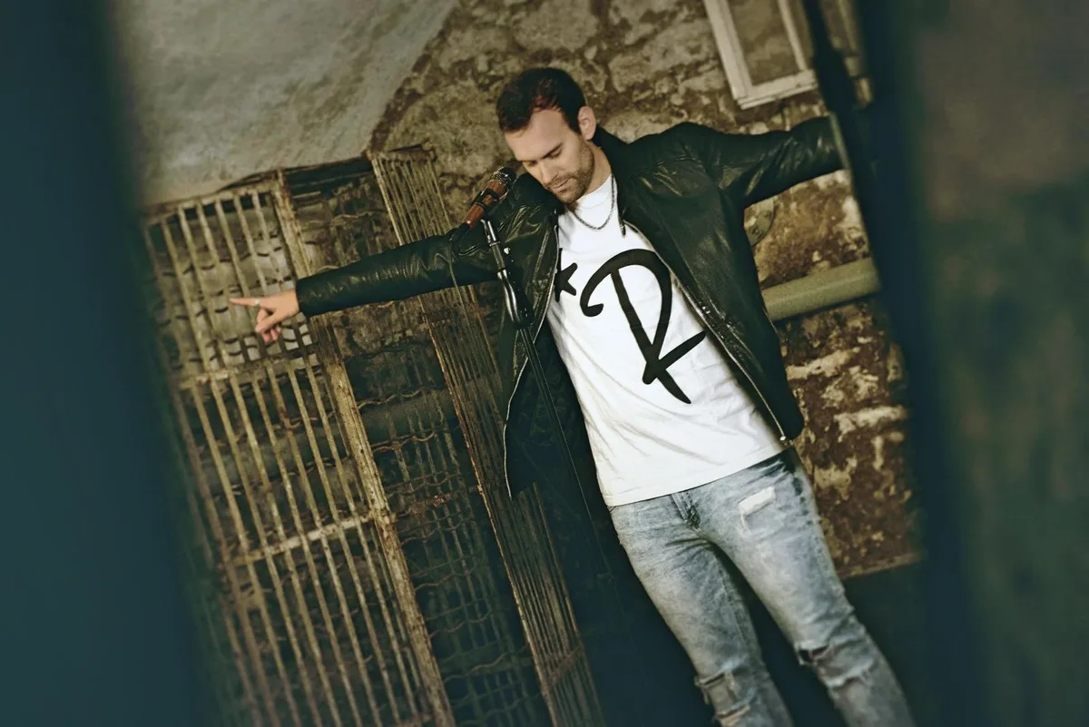 Der Rapper Chey brachte kürzlich seine neue Single «Modefan» heraus. 

(Foto: pd.), Der Winterthurer möchte mit seiner Musik für Begeisterung sorgen, nicht für Provokation. 

(Foto: Talina Steinmetz)