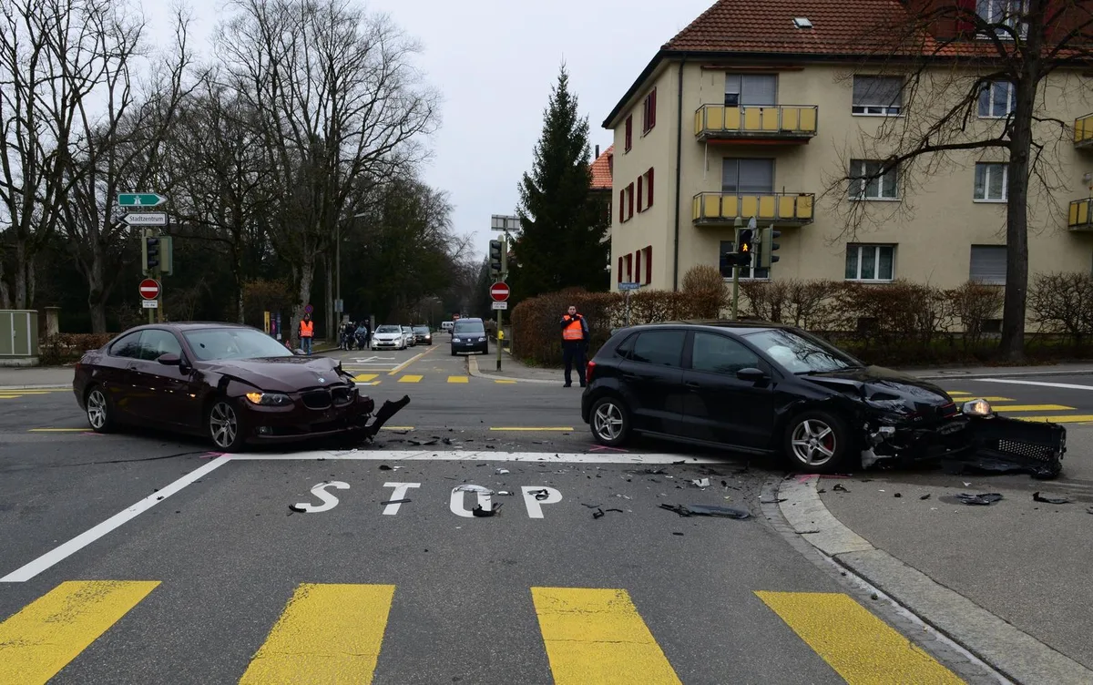 Am Freitag krachte es auf der Kreuzung Thurgauer-/Geiselweidstrasse in Winterthur. (Foto: Stadtpolizei Winterthur)
