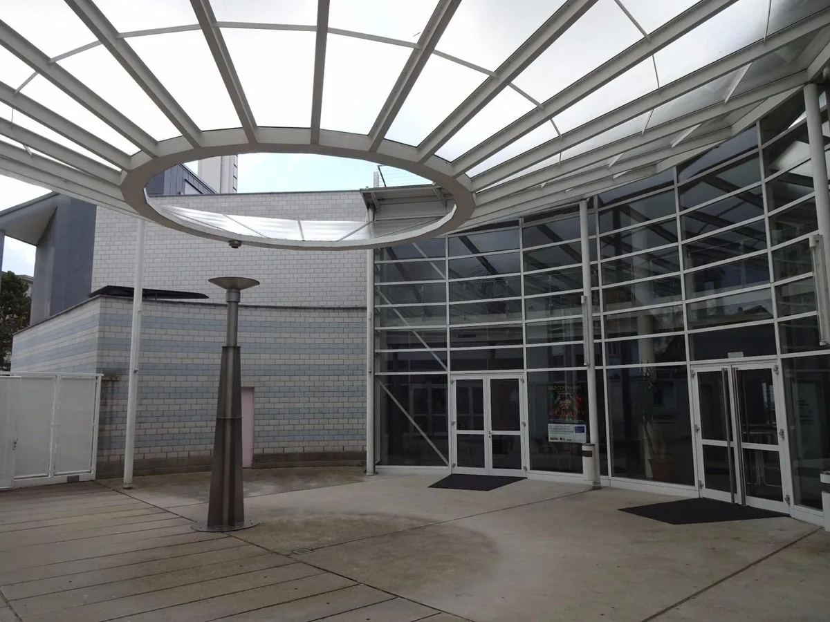 Das katholische Pfarreizentrum Leepünt: Hier wird in der neuen Legislatur politisiert, gestritten, diskutiert, gepöbelt und auch immer mal wieder gelacht. (Foto: Thomas Bacher)