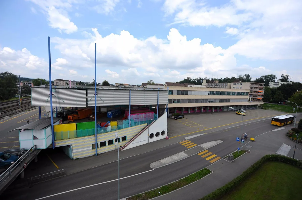 Die Hauptsammelstelle an der Dammstrasse in Uster. Diese soll... (Foto: David Kündig), ...2024 von der neuen Sammelstelle in der Loren abgelöst werden. (Foto: Seraina Boner)
