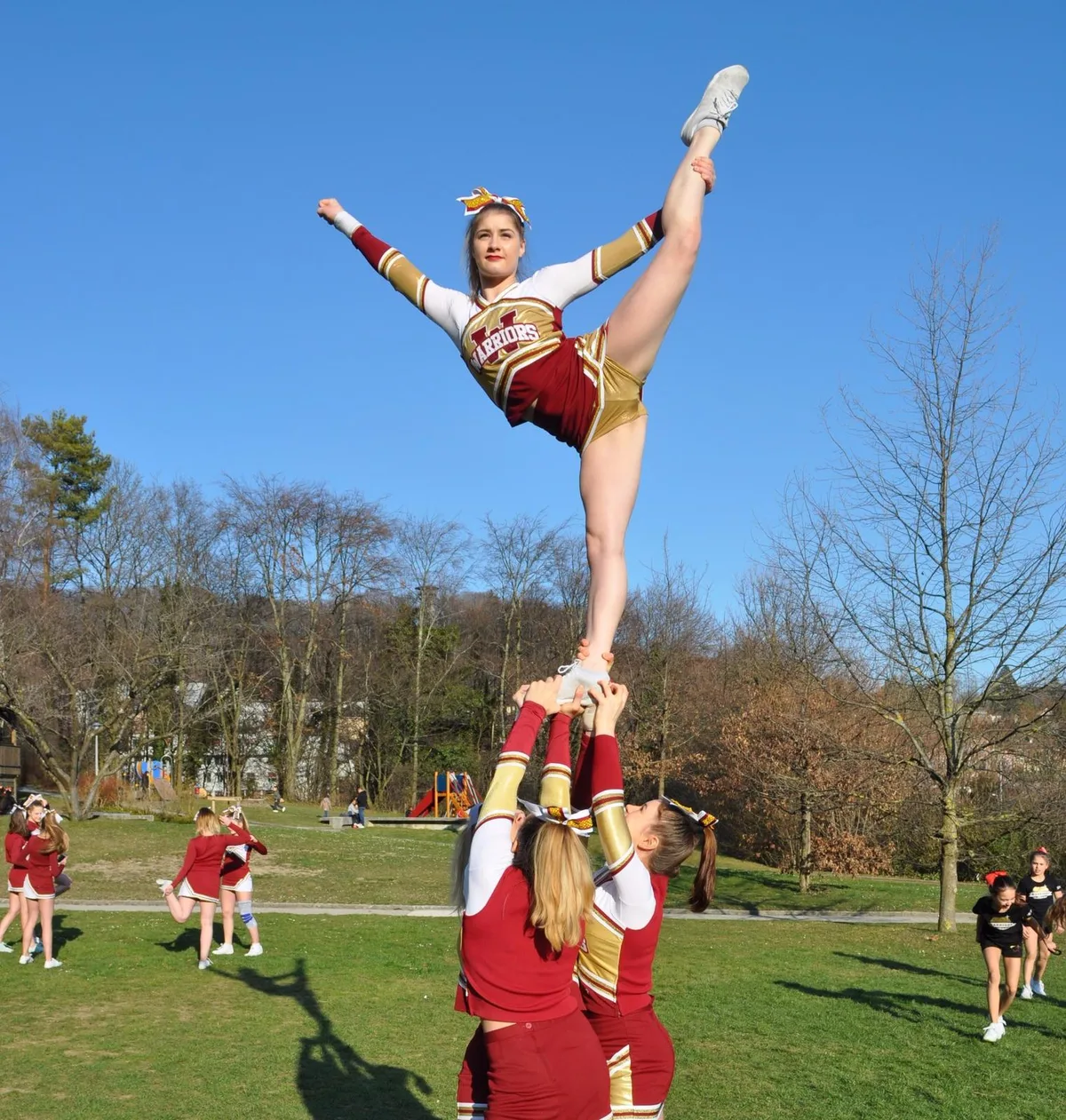 Die Cheerleader der Winterthur Warriors bereiten sich auf die Schweizermeisterschaft im kommenden Mai vor. 

(Foto: pd.) , Stefan Sägesser ist seit sieben Jahren Headcoach der Senior-Cheerleader der Winterthur Warriors. 

(Foto: Talina Steinmetz) , Dem Team würde zum Teil noch etwas Disziplin fehlen. Diese sei enorm wichtig. 

(Foto: pd.), Stefan Sägesser ist stolz auf die grosse Nachwuchsabteilung. 

(Foto: pd.)