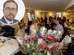 wahlen-christian Rote Rosen für die SP-Wahlgewinner. Dass Rosen stechen, hat die SVP schmerzvoll zu spüren bekommen. (Fotomontage: Andreas Steiner)