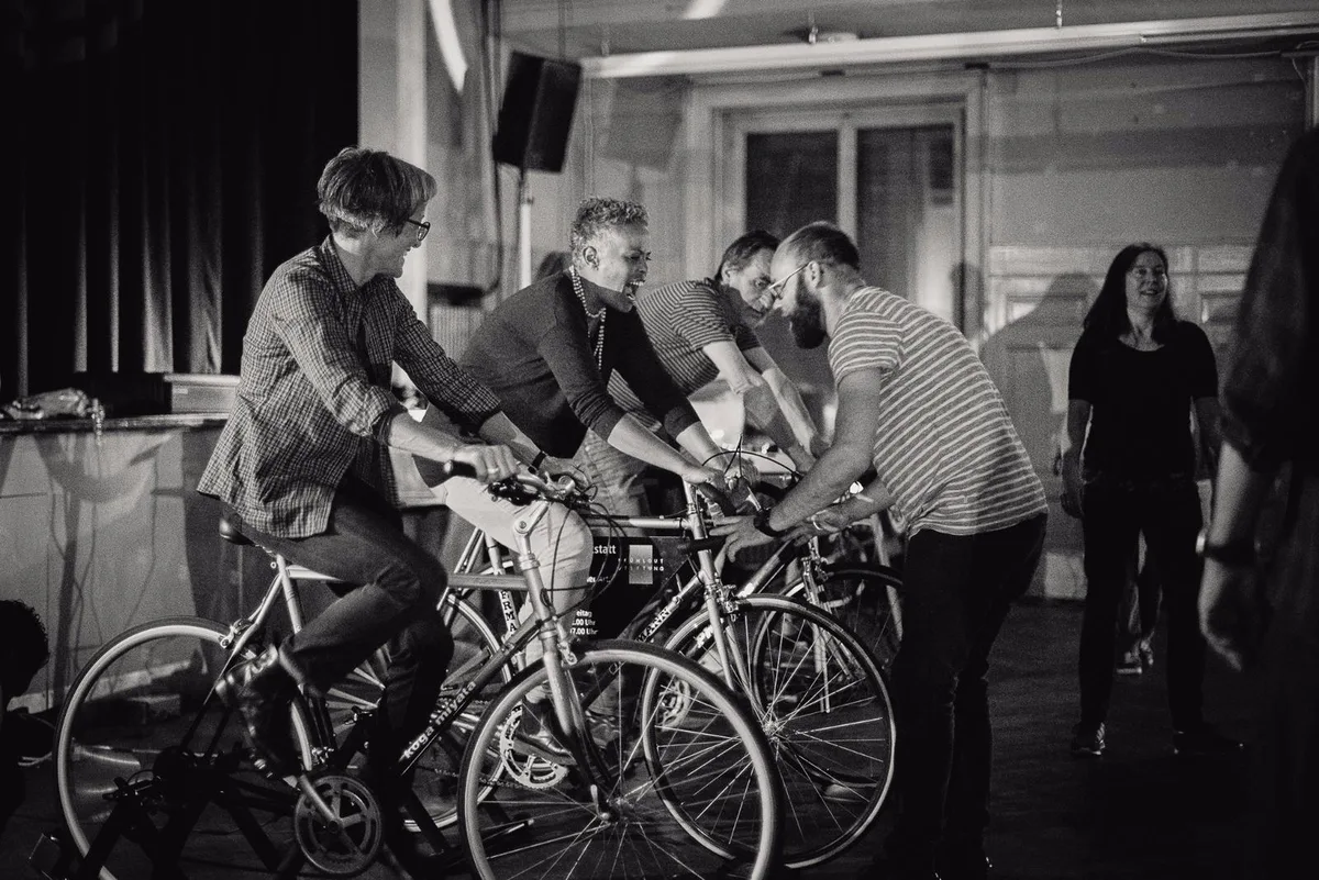 velodisco_winterthur Durch Strampeln auf Fahrrädern wird der Strom für das Konzert von Bonosera und die Party danach erzeugt.
(Foto: pd.), Raffael Suter, Organisator von Molton, möchte die Besucher mit gratis Bier motivieren.
(Foto: pd.)