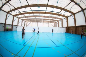 uster_21062016_provisorische3fachturnhalle_sbo_8 Die Dreifachturnhalle Buchholz in Uster soll noch bis Mitte 2019 stehen. (Foto: Seraina Boner)
