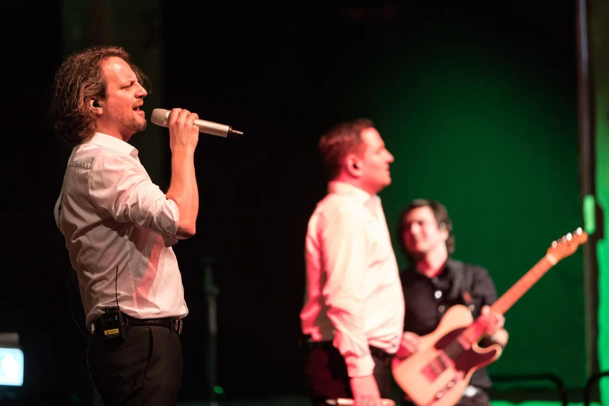 datei_08-05-18_14_38_15 Daniel Bentz (ganz links) ist singt als Tenor bei «I Quattro». (Foto: PD) , Der ursprüngliche Pfäffiker, hier zweiter von rechts, ist seit seiner Kindheit in der klassischen Musik tätig. (Foto: PD), Matthias Aeberhard (v.l.), Daniel Bentz, Damian Meier und Simon Jäger-Vogel treten seit zwei Jahren in dieser Formation auf. (Foto: PD) , Die vier Musiker setzen Lieder verschiedener Genre klassisch um. (Foto: PD) , Diese Verbindung sei gemäss Daniel Bentz einzigartig. (Foto: PD), Am 19. Mai kommt «I Quattro» in den Stadthofsaal nach Uster. (Foto: PD)