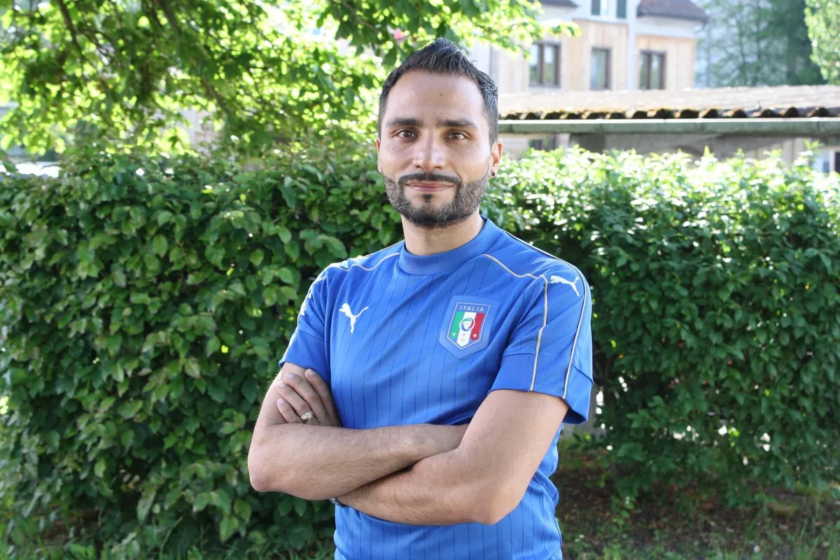 https-zueriost-ch-sites-default-files-media-2018-05-28-antonio_quaresima_2-jpg Antonio Quaresima ist Trainer der Fehraltorfer Seniorenmannschaft FC Azzurri. Dass die italienische Nationalmannschaft nicht an der diesjährigen WM dabei ist, tut dem gebürtigen Italiener immer noch weh. (Foto: Talina Steinmetz) , Das Team der Azzurri des FC Fehraltorf musste sich in letzter Zeit einige Sprüche ihrer Vereinskollegen anhören. (Foto: PD), Am meisten Leid tue es ihm für den Torwart Gianluigi Buffon. «Ich hätte es ihm von Herzen gegönnt», meint Quaresima. (Archivfoto: KPINL)