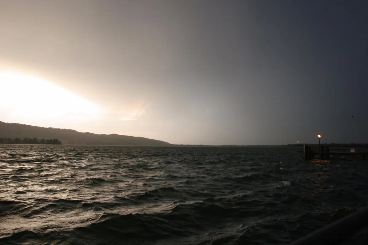 https-zueriost-ch-sites-default-files-media-2018-05-30-img_4538-jpg Heute Abend könnte es am Greifensee durchaus zu Gewitterstimmungen kommen. (Archivfoto: Andreas Stutz)
