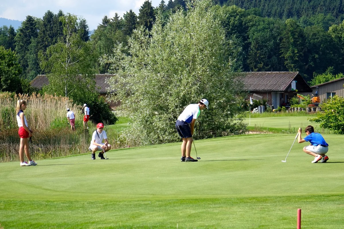 https-zueriost-ch-sites-default-files-media-2018-06-05-golfer-jpg Die Winterberger Junioren wiederholten ihren Finaleinzug. (Foto: PD)