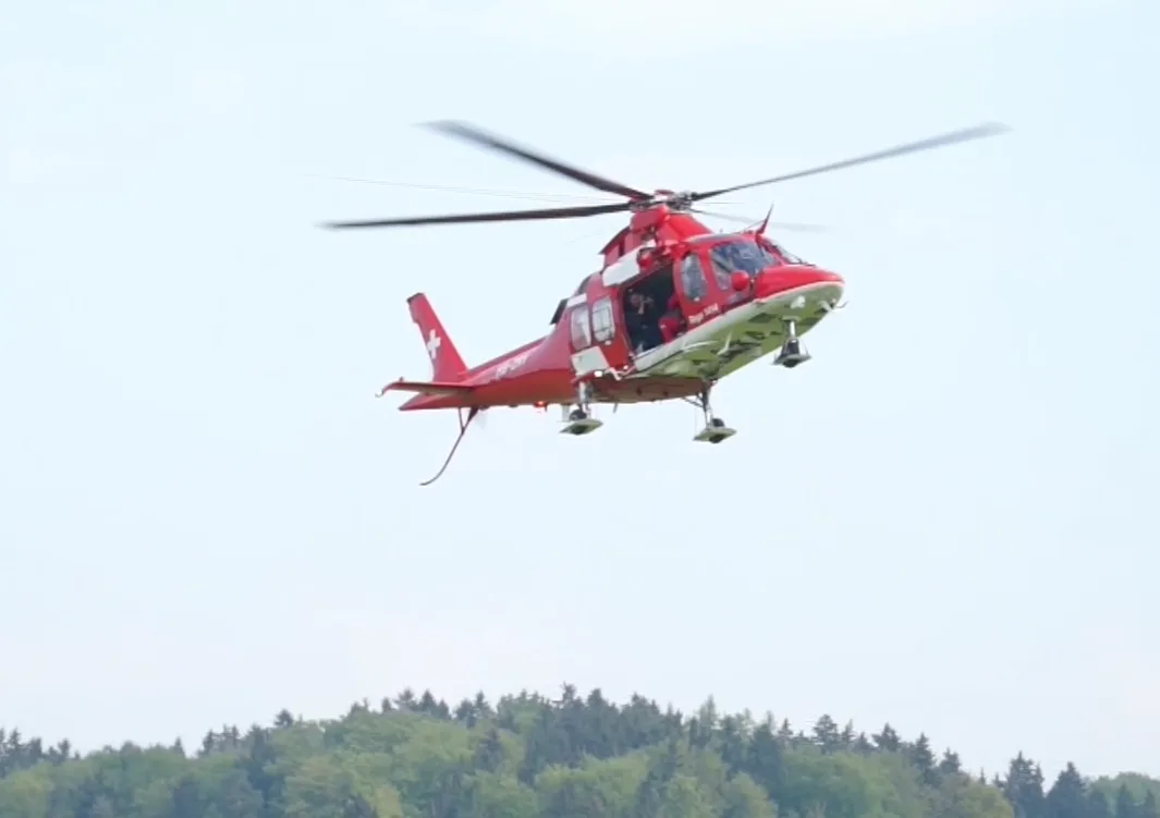 https-zueriost-ch-sites-default-files-media-2018-06-13-1-png Bei einem Rega-Einsatz musste der Pilot länger nach einem Landeplatz suchen. (Symbolbild: Archiv Züriost)