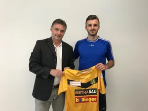 thumb_1566_800_450_0_0_auto Adrian Nikci mit FCS-Geschäftsführer Axel Thoma. (Foto: fcschaffhausen.ch)