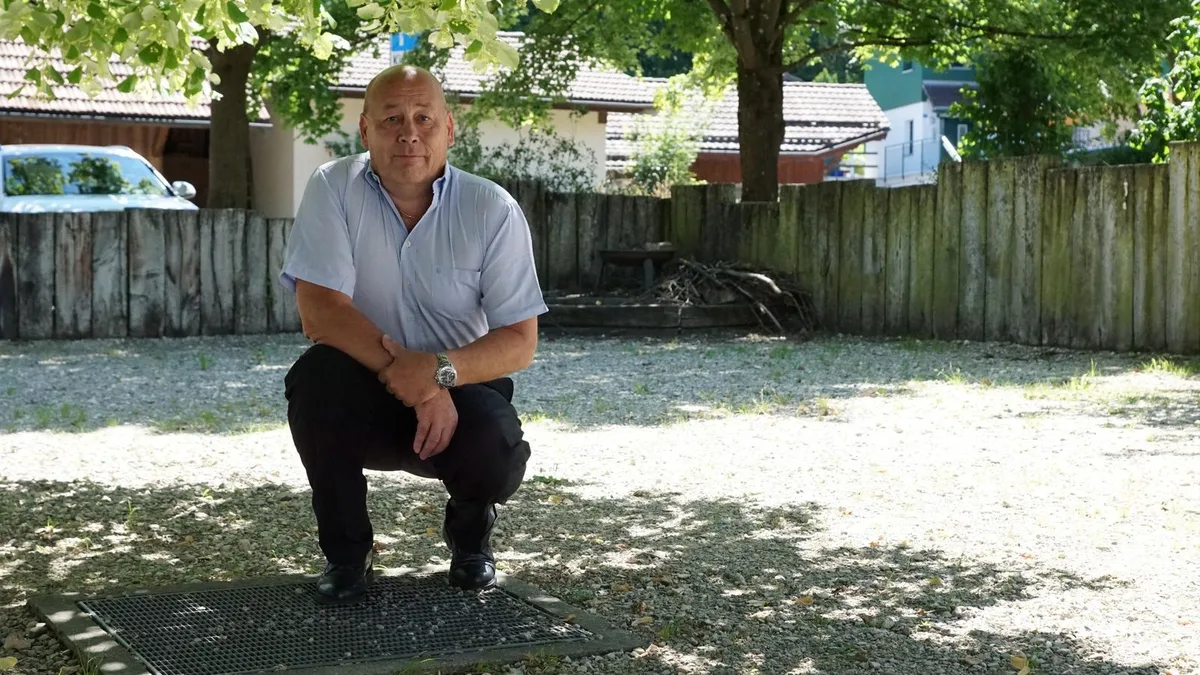littering_front2 Uwe Kleinschmidt aus Hittnau ist verärgert: Auf dem Kirchenplatz würden sich Jugendliche regelmässig austoben und die Nachtruhe stören. (Foto: Talina Steinmetz)