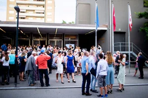 uster_04072018_maturfeier_crm_28 Ansprachen, Zeugnisübergabe, Sonderpreise, Orchesterunterhaltung und eine Rose: Mit einem grossen Fest starteten die Maturanden der Kantonsschule Uster gestern in einen neuen Lebensabschnitt. (Foto. Christian Merz)