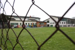 img_7342_preview Das Schulhaus Birchlen in Dübendorf. Hier gehen die Kinder von Andreas Glarners «ausländischer» Klassenliste zur Schule. (Foto: Thomas Bacher), Andreas Glarner. (Foto: PD), Die (hier anonymisierte) Liste ist lediglich ein Auszug, denn die Klasse besteht nicht aus zwölf, sonder aus 22 Kindern. (Screenshot: Blick)
