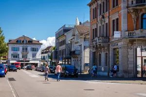 uster_zentrum_naz-11 Der Stadtrat will nach wie vor erst die oberirdischen Parkplätze «verschwinden» lassen, bevor er über die Verkehrsentlastung oder gar eine Verkehrsbefreiung sprechen will. (Foto: Nicolas Zonvi)
