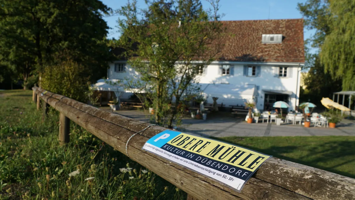 dsc00484 Eines der improvisierten Parkverbotsschilder vor der Oberen Mühle.
