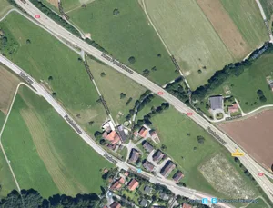 baudirektion Bei der Unterführung Neuhausweg wird Naturbelag eingebaut, bei der Kreuzung Im Neuhaus/Forchstrasse liegt der Bachdurchgang.