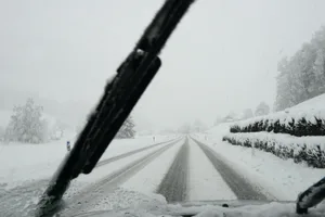 schneefall_28042017_saaland-fischental_wald_jam24 Auch wenn Schnee eine Sicherheitslinie verdeckt – sie gilt.