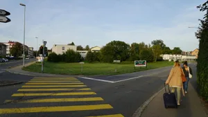 dsc00656 Das ist die eine Hälfte des Gebiets, das von der Teilrevision betroffen ist; hinten rechts befindet sich das Gemeindehaus.