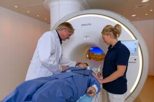 bild_mri_mdz_uster_stadt Die Patienten können im neuen MRI-Gerät im Spital Uster Filme schauen.