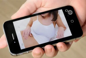 https-zueriost-ch-sites-default-files-media-2018-09-26-40_aufklaerungskampagne_sexting_projuventute_2013_214_pj_als_autor_angeben-jpg Das Versenden von Erotik- oder Nacktbildern kann fatale Folgen haben, wie ein Oberländer Fall zeigt. (Symbolfoto: Pro Juventute)